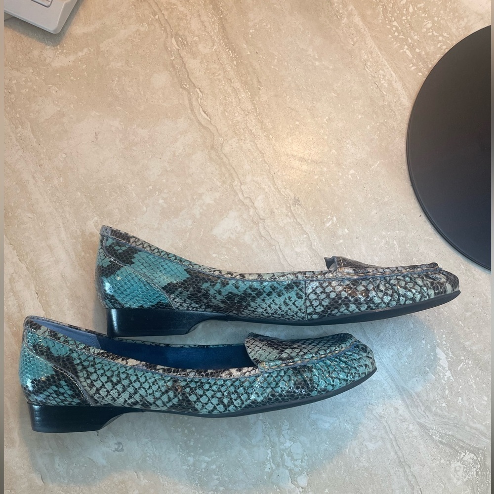 Franco Sarto Blue Flats with Textured Design - Picture 4 of 8